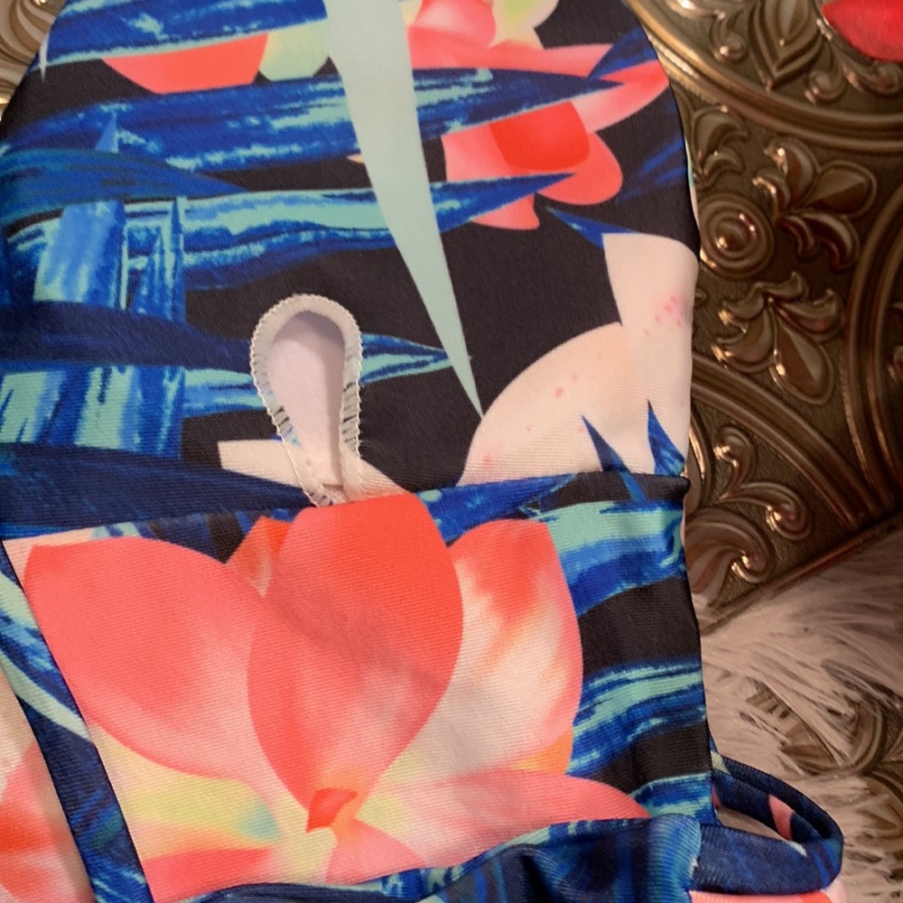 🌹Tropical Low Back Floral One-Piece Swimsuit - Picture 10 of 10